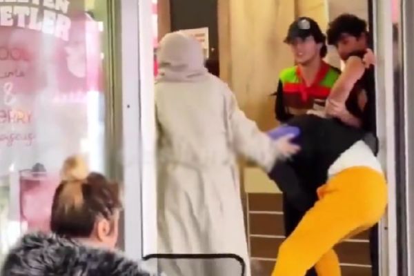 "Fast-Food" şəbəkəsində işçilərə hücum EDİLDİ - VİDEO