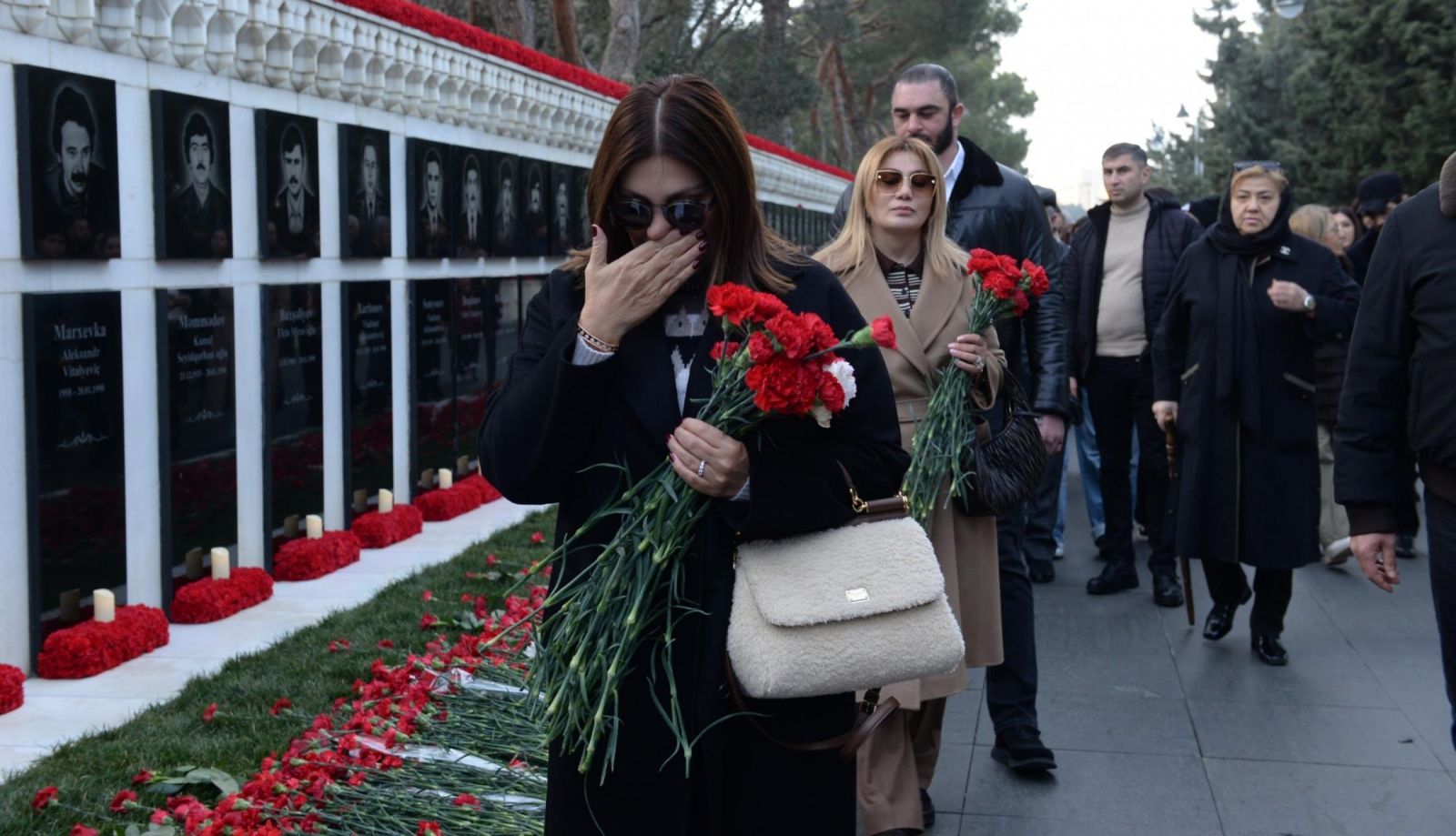 Sibel Can Şəhidlər xiyabanını ziyarət etdi - FOTOLAR