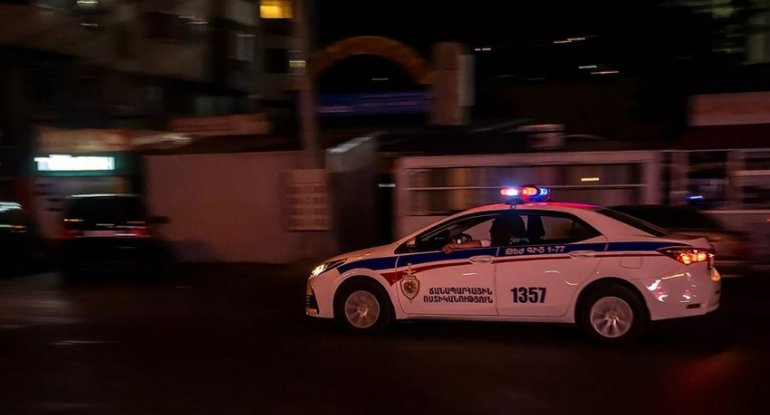 Ermənistanda nazirliyin maşınını dərəyə atdılar