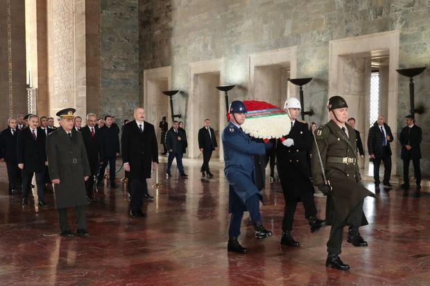 İlham Əliyev Ankarada Anıtqəbiri ziyarət edib - YENİLƏNİB + FOTO/VİDEO