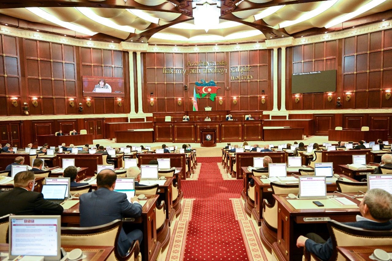 Deputatlar tətilə çıxdı