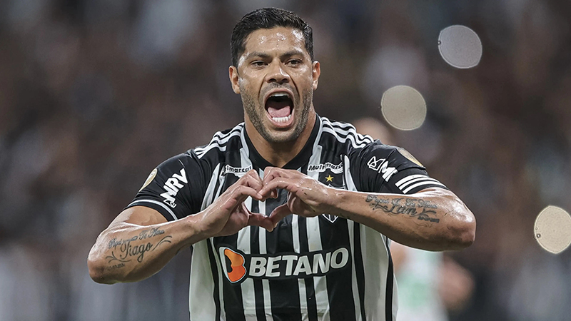 37 yaşlı Halkdan “öldürücü” zərbə - 40 metrdən qol (VİDEO)