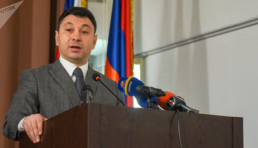 Şarmazanov: “Ermənistan az qala Rusiya ilə müharibə vəziyyətdədir”