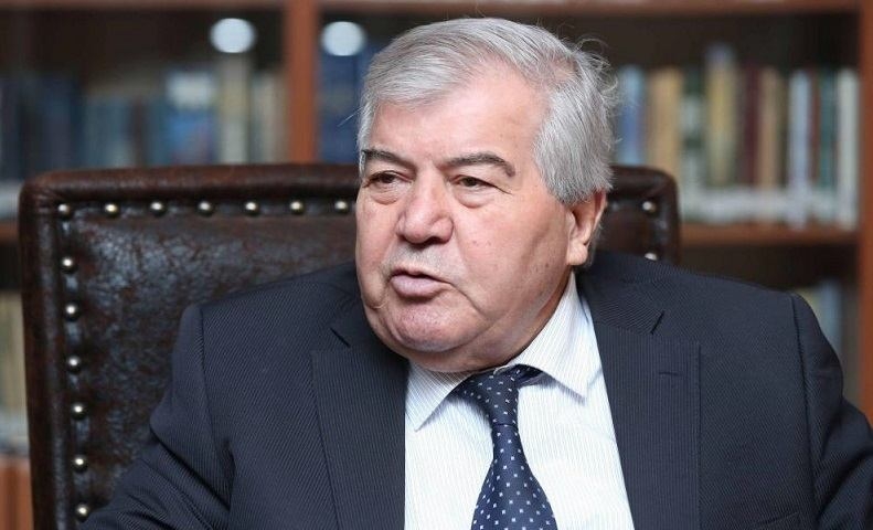 Sabir Rüstəmxanlı ailə üzvlərinin də aeroportda VİP salondan istifadə etməsini istəyir
