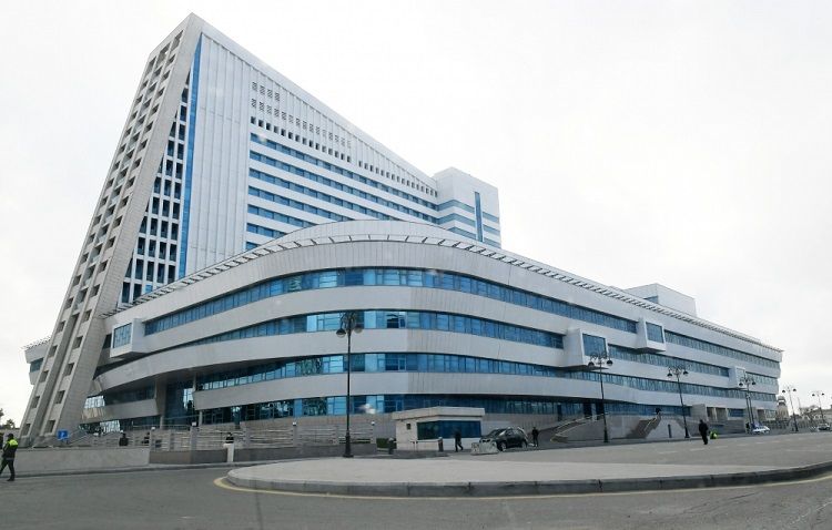 “Yeni Klinika”nın arxasında çürüyən “ambulans”lar, “EGE Hospital”a göndərişlər, sınıq-salxaq "QAZ-24"... – daha bir həkim etiraza qalxdı