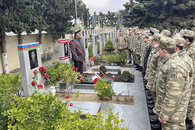 Mübariz İbrahimov məzarının başında hərbçi yoldaşları tərəfindən anıldı - FOTO/VİDEO