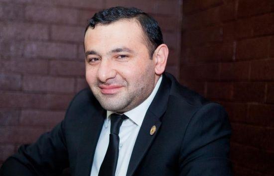 Aşıq Namiq qadına söz atdı, döyüldü