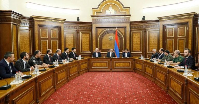 Paşinyan Arayikin iştirakı ilə Təhlükəsizlik Şurasının iclasını keçirdi