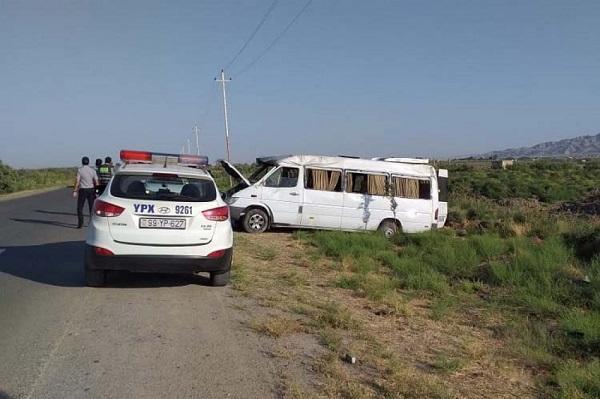 İki mikroavtobus toqquşdu: xəsarət alanlar var - Video