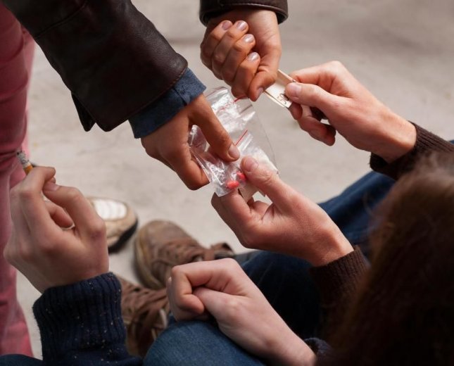 Həyəcan təbili: Şagirdlər arasında "patı"dan istifadə artıb