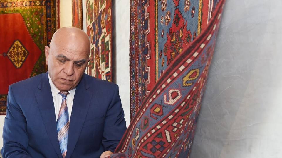“Azərxalça”nın sabiq sədrinin ailəsi 30 milyonluq ƏMLAKINI GERİ TƏLƏB EDİR