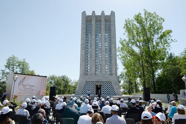 Yazarlar Şuşada yeyib-içib dava salıb? - QALMAQAL