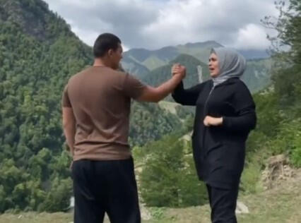 Fərqanə Qasımova oğlu ilə Cıdır düzündə duet oxudu - VİDEO