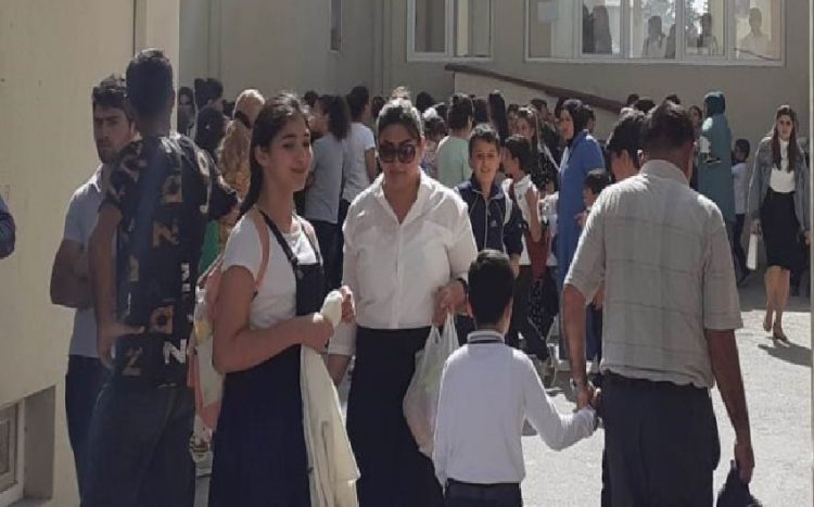 Məktəbdə döyülən şagirdin atası DANIŞDI