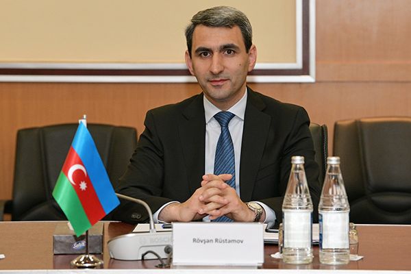 Cavid Qurbanovu əvəzləyən 42 yaşlı Rövşən Rüstəmov kimdir?