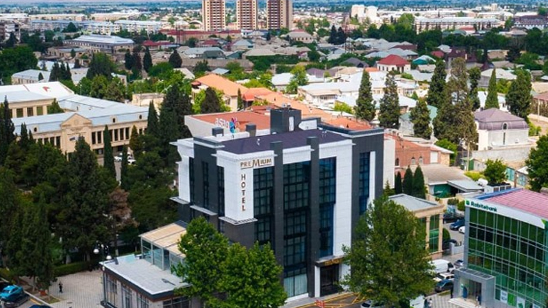 "Premium Hotel"in müdiri ilə xadimə arasında köynək davası məhkəmədə bitdi