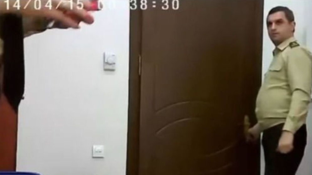 İntim videoları yayılan FHN polkovnikinin istintaqı YEKUNLAŞDI - İki qadın...