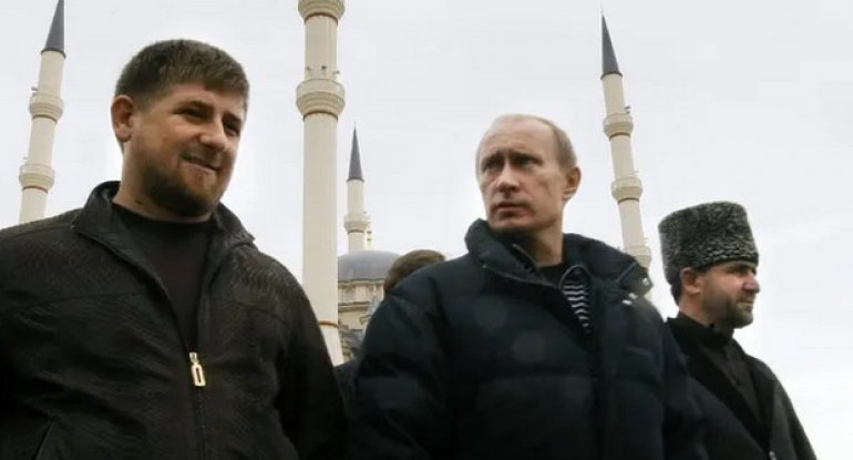 “Putin Kadırovun atasını öldürmək əmrini verib.., ondan qorxur”