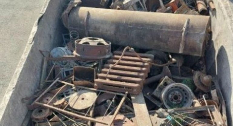 Keçmiş dövlət binasından bir “KamAZ” dəmir oğurlamaq istədilər