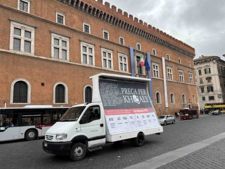 Xocalı soyqırımı həqiqətlərini əks etdirən avtomobil Roma küçələrində hərəkət edib - FOTO