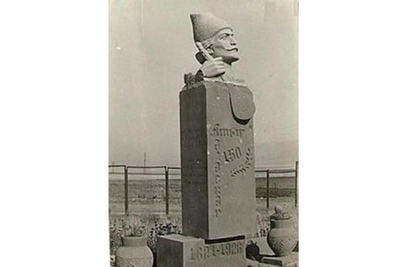 "Aşıq Ələsgərin məzarı ermənilər tərəfindən dağıdılıb" - Deputat
