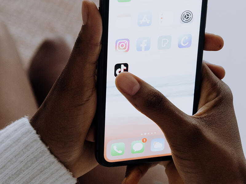 "TikTok"da söyüş söyən müharibə iştirakçısını küçədə öldürdü - TƏFƏRRÜATLAR + FOTOLAR