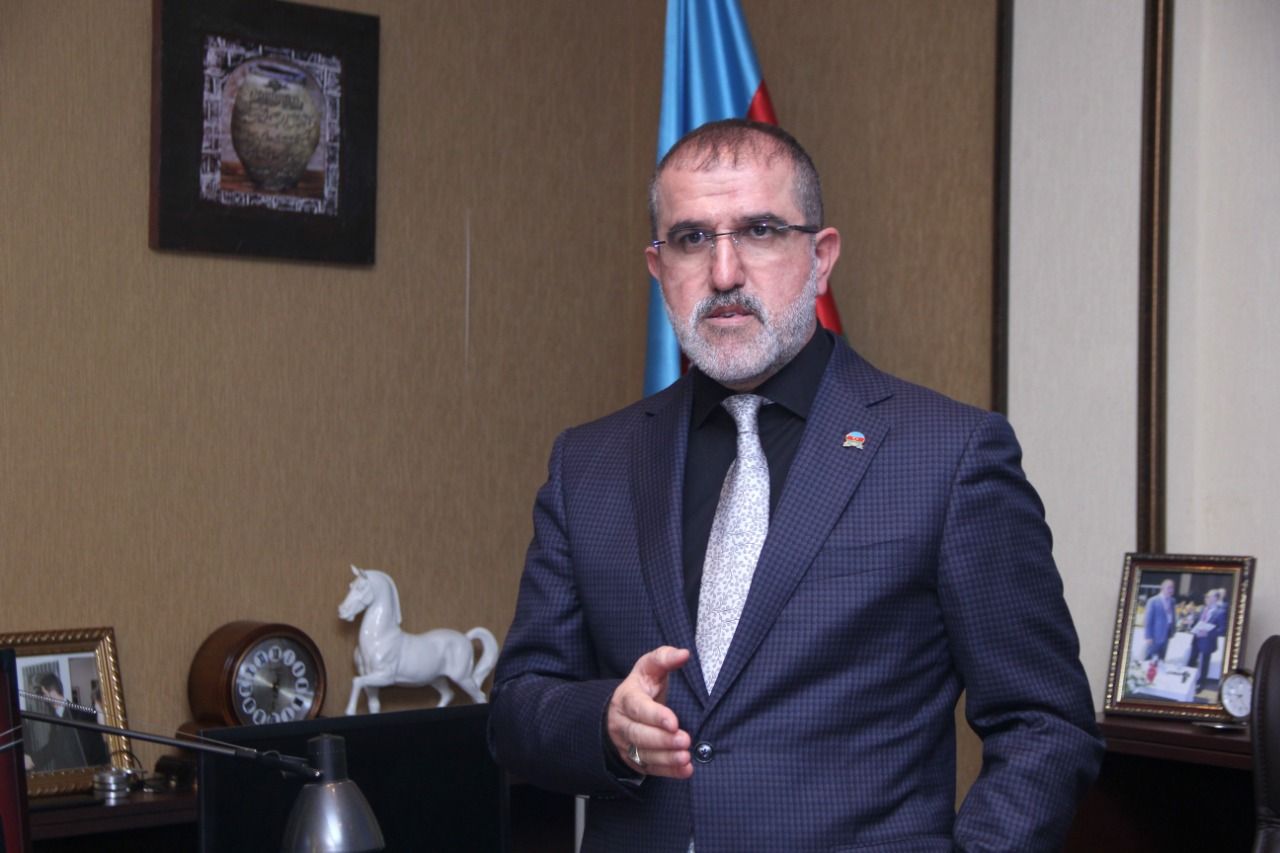 "Meriban Əliyeva Mehdiyevi bitirdi, iqtidara yeni nəfəs gətirdi" - Rauf Arifoğlu