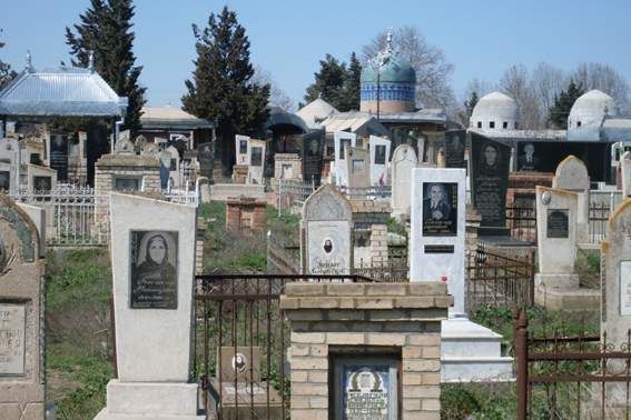 Xırdalan qəbiristanlığında dəhşət: kəsilmiş insan ayağı tapıldı