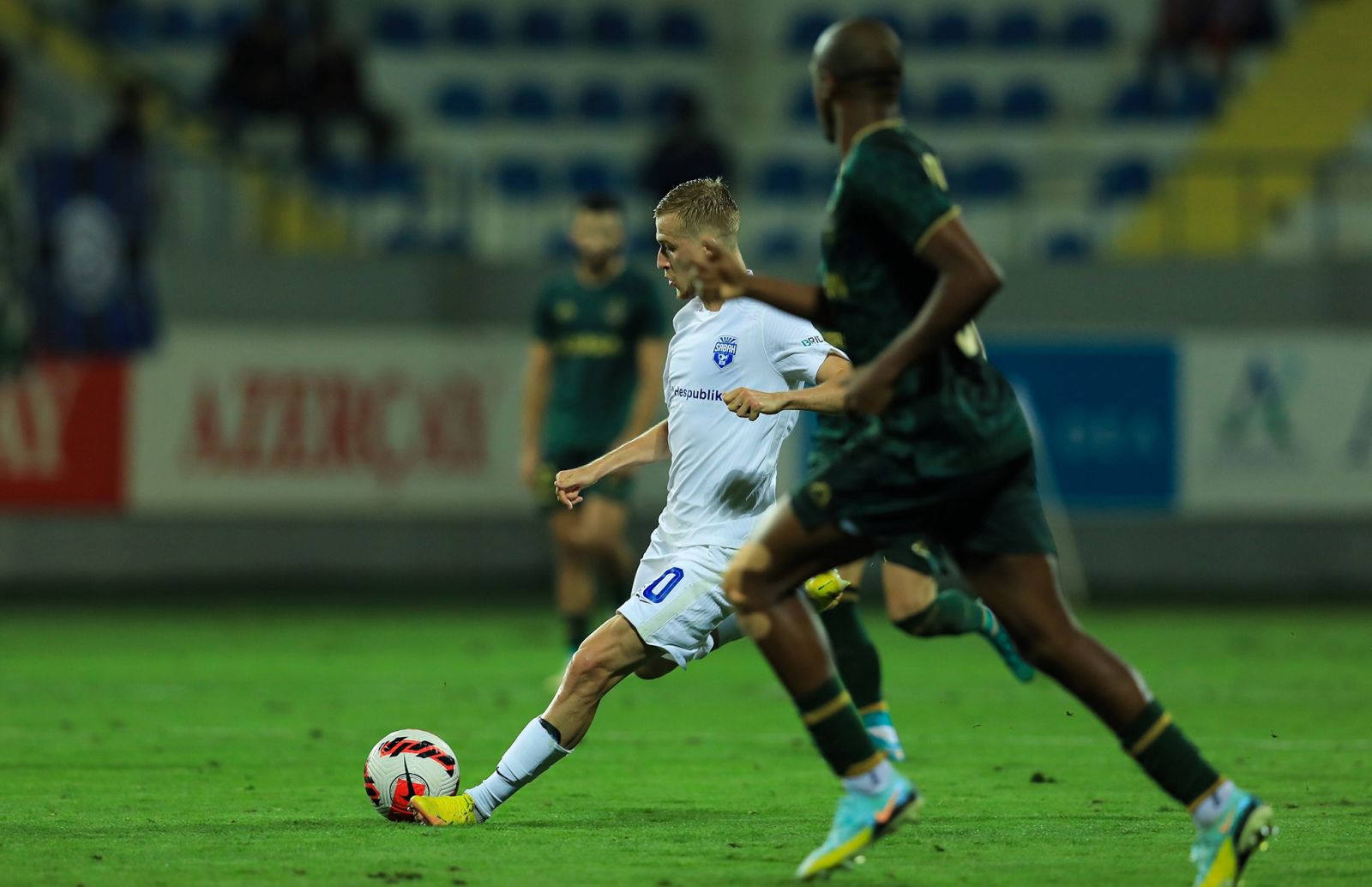 "Sabah"ın futbolçusundan "Qarabağ"a atmaca - FOTO