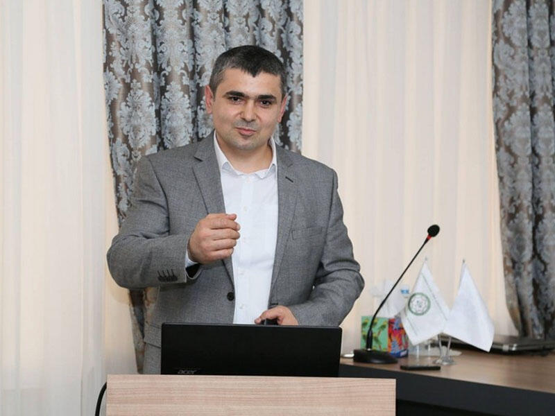 Tanınmış xəstəxanın baş həkimi istefa verdi