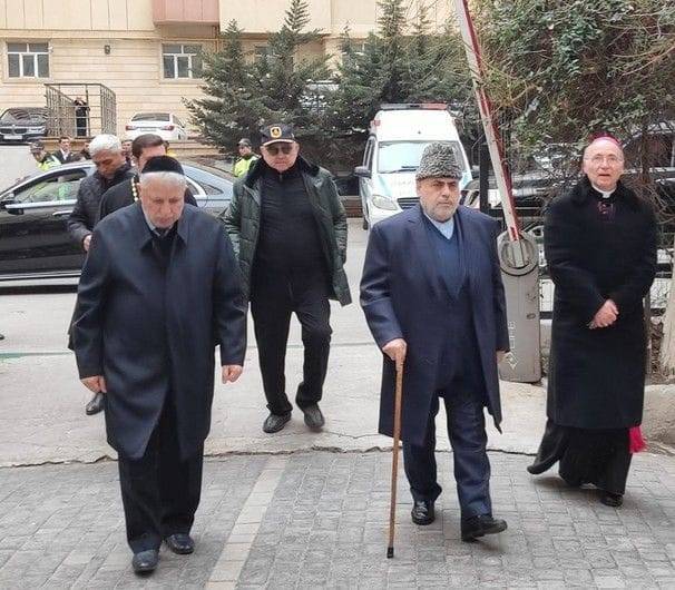 Şeyx Hacı Şahinin anım mərasiminə gəldi - FOTOLAR