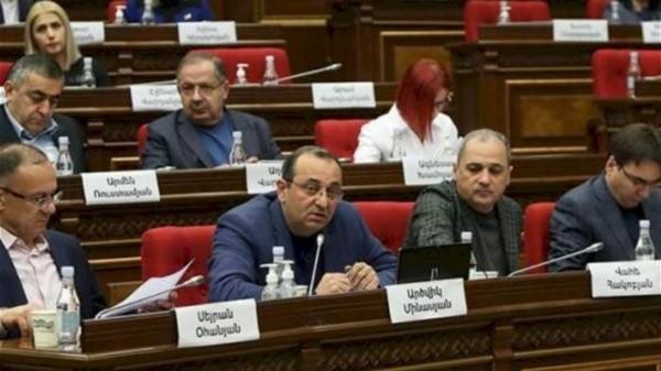 Ermənistanda müxalif deputatlar parlamenti BAYKOT ETDİ