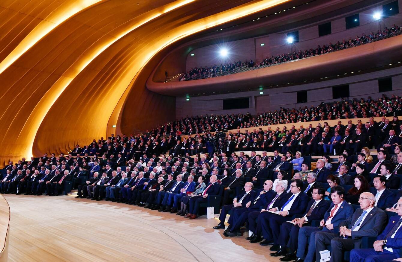 "Vaxtı ilə Onu təhqir edənlər, alçaqcasına söyüş söyənlər mötəbər tədbirdə necə əyləşdirilib!?" -  Eldar Sabiroğlu yazır