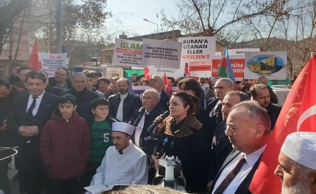 Ankarada İsveç səfirliyi qarşısında mitinq keçirildi