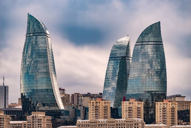 Dövlət büdcəsində neftin qiymətinin 85 dollar səviyyəsində nəzərdə tutulması nə vəd edir? - AÇIQLAMA
