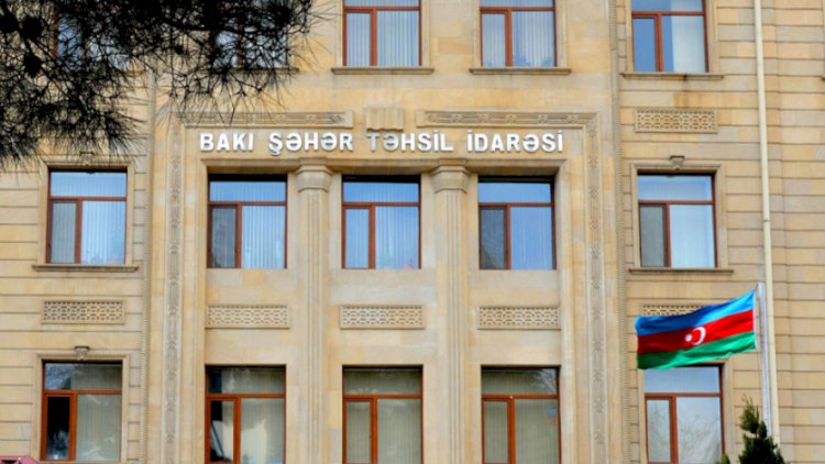 Direktorun şəhidləri anmaq üçün ayağa qalxmaması araşdırılır - Video