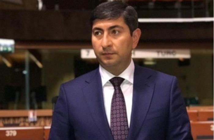 Yasamalın icra başçısı əlillə ƏLLƏŞİR... - "Yanğın olsa, otur evdə, FHN gəlib səni qurtarar"