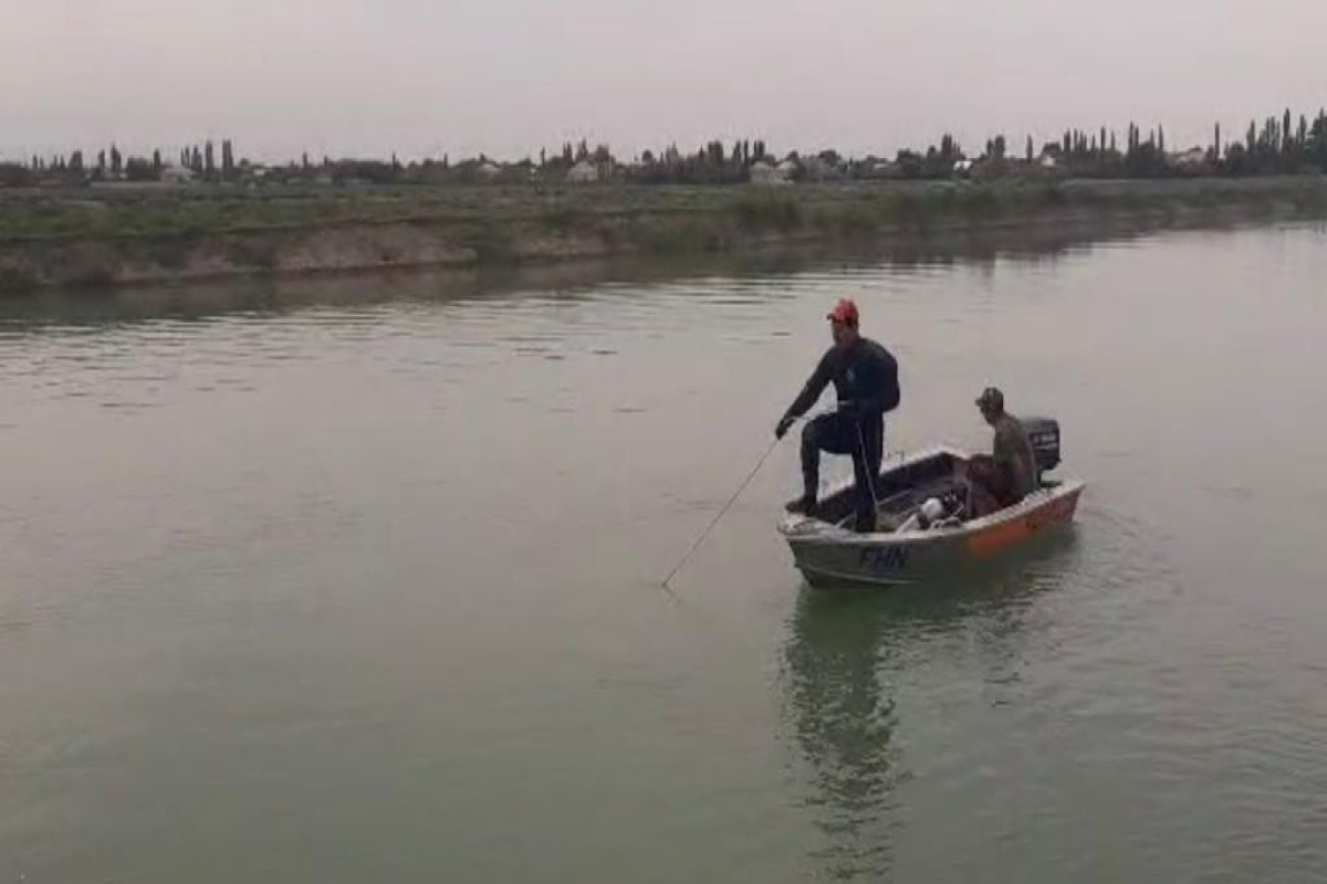 Qəzadan sonra suya düşdüyü ehtimal edilən şəxsin axtarışları davam etdirilir - FOTO