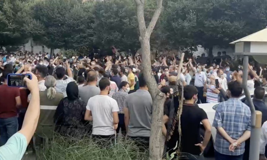 Güneyli vəkil: Təbrizdə baş tutan kütləvi etirazlarda 1700 nəfər həbs edilib