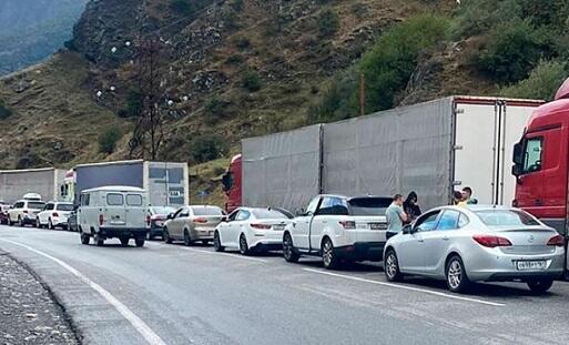 Rusiya sərhədində 20 kilometr uzunluqda tıxac - Foto