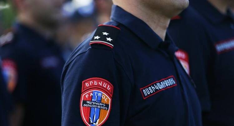 Erməni polis patrulu oğurluq edərkən YAXALANDI