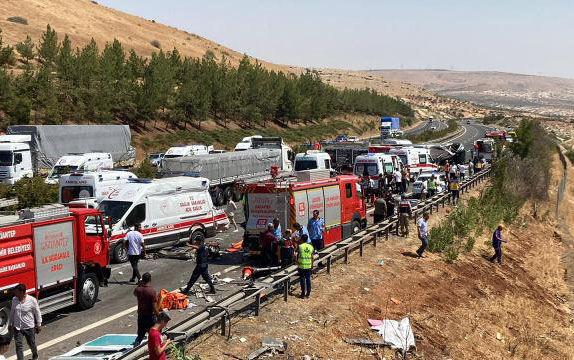 Türkiyədə dəhşətli yol qəzası - Ölən və yaralananlar var+Fotolar