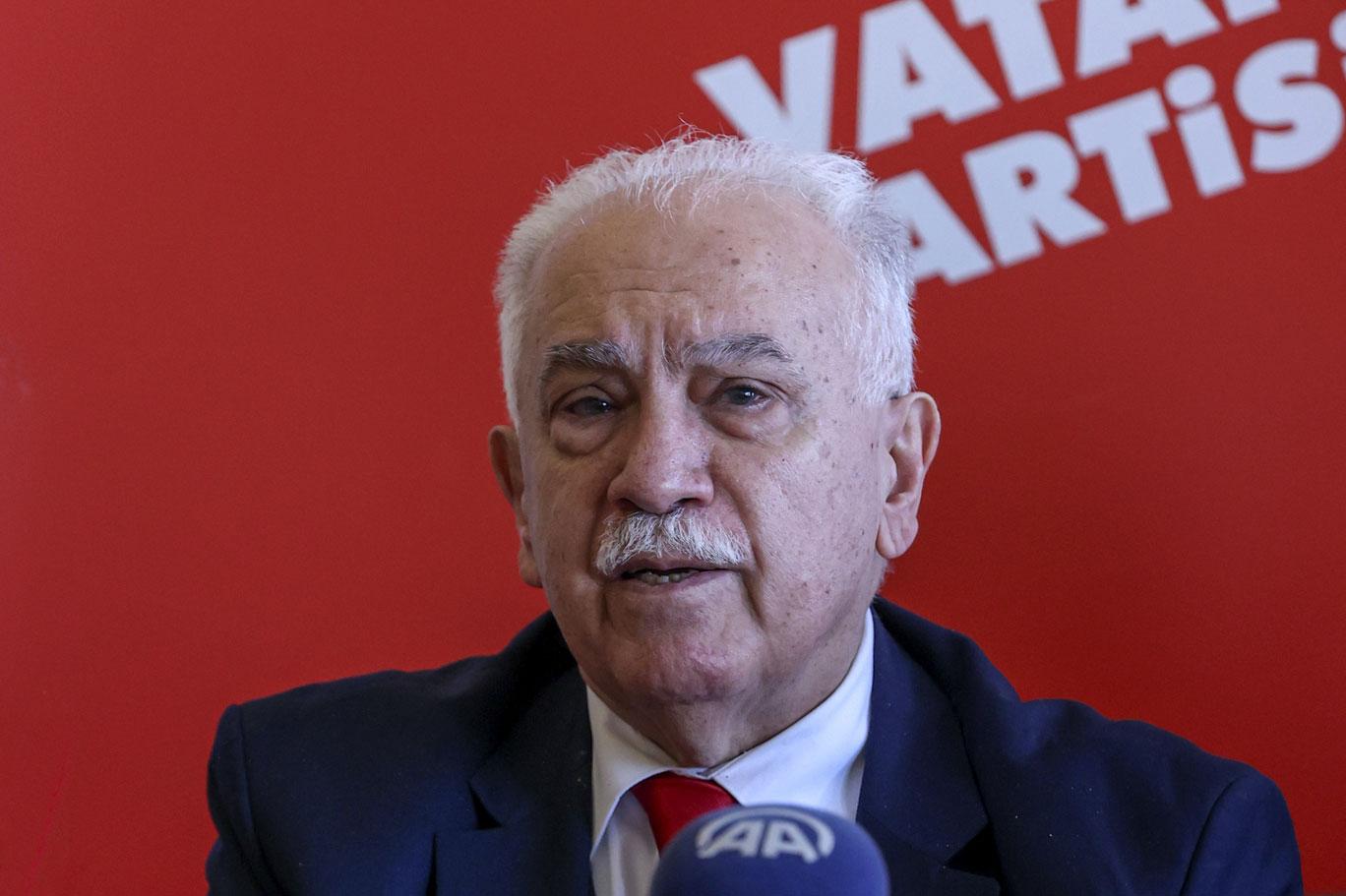 Doğu Perinçekdən Moskvanın tərəfini saxlayan AÇIQLAMA: Krım Rusiyadır