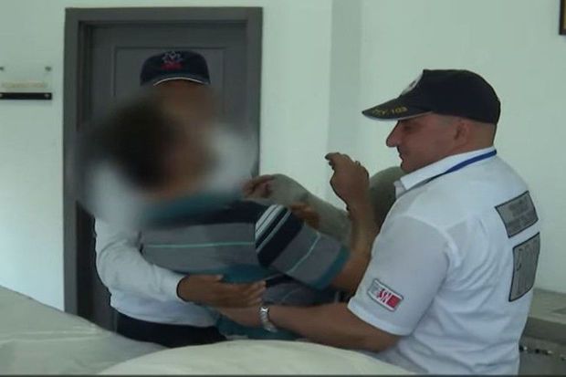 Narkotikin təsiri altında saxlanılan taksi sürücüsü xəstəxanada öldü - FOTO