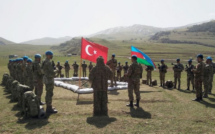 “İki qardaş ölkənin Silahlı Qüvvələri daim dünyanın diqqət mərkəzindədir” - Prezidentin köməkçisi