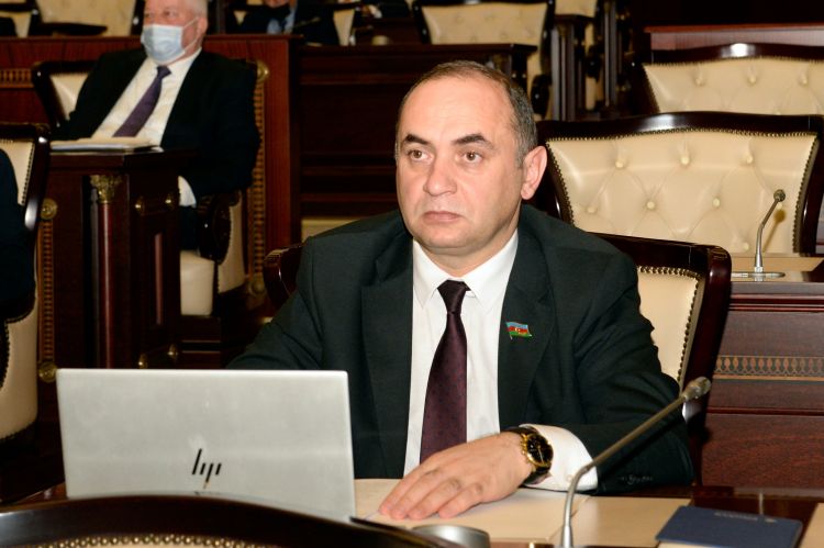 Deputatımız konfransda erməni təxribatının qarşısını aldı