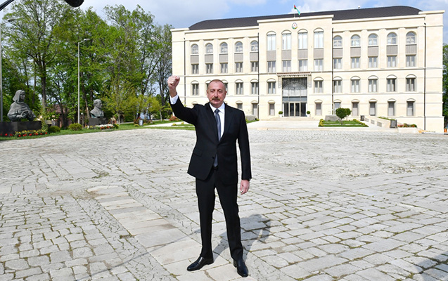 “Atamın məzarı başında dedim ki, məruzə edir Ali Baş Komandan!”