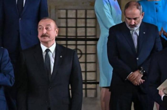 Bədən dili üzrə mütəxəssis məşhur fotonu şərh etdi — EKSKLÜZİV