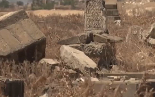 Ermənilər Laçında məzarlıqları yandırıblar - Video