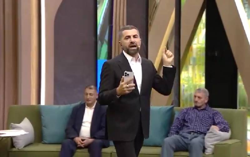 Zaur canlı efirdə Cənubi azərbaycanlılara səsləndi - VİDEO